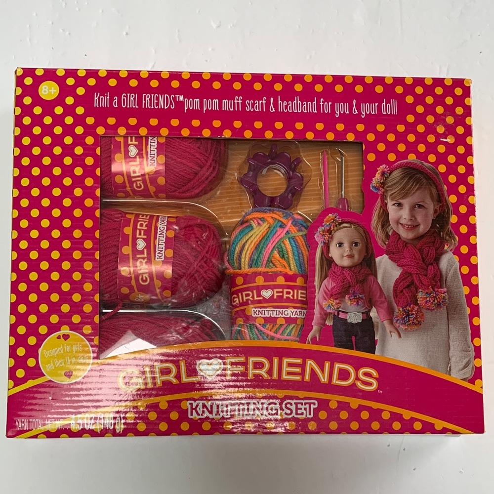 Amazing GIRL FRIENDS Knitting Set - Red and Multicolor. Brand new. Great Gift 🎁
